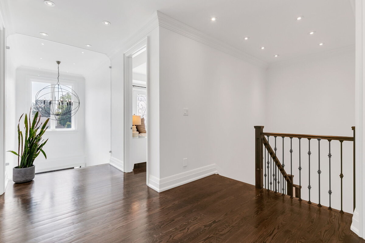 40-web-or-mls-23_001_Upper Hallway