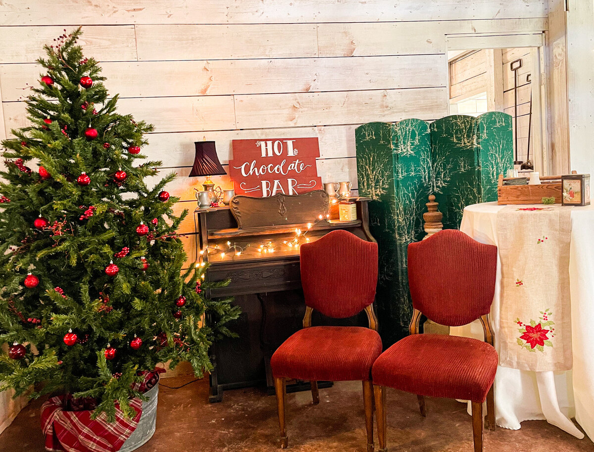 Mountain-Laurel-Farm-Christmas-Mini-Session-Photo-Venue220