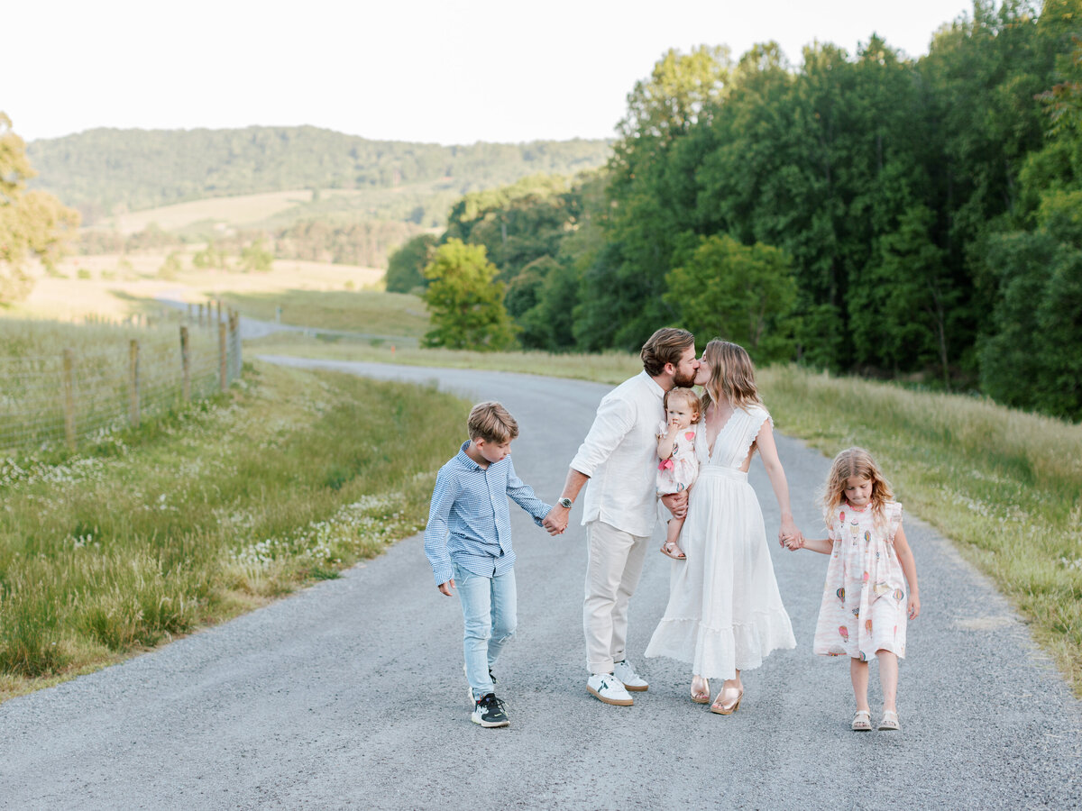 spring-golden-family-photos-charlottesville-virginia-amy-nicole-photography-0008