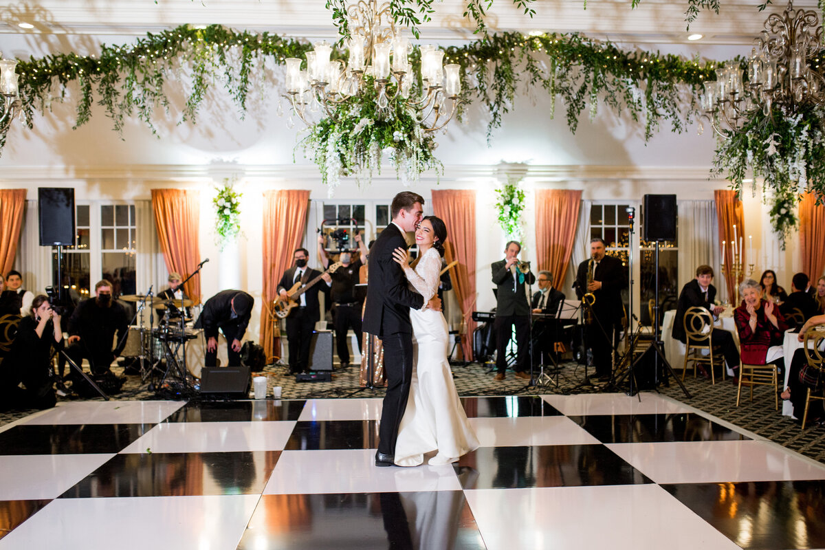 wedding ballroom at erie pennsylvania kahkwa club