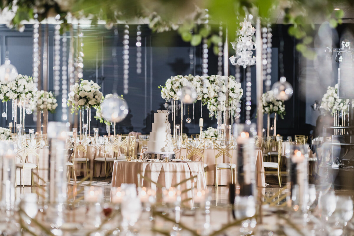 Classic Detroit Wedding at Saint Peter and Paul Church with Elegant Andiamo Reception24