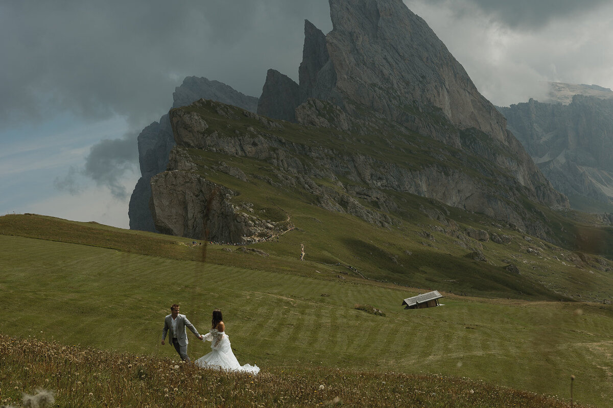 destination-wedding-elopement-photographer-italy-dolomites-seceda-documentary-tanya-davids-photo-film-11
