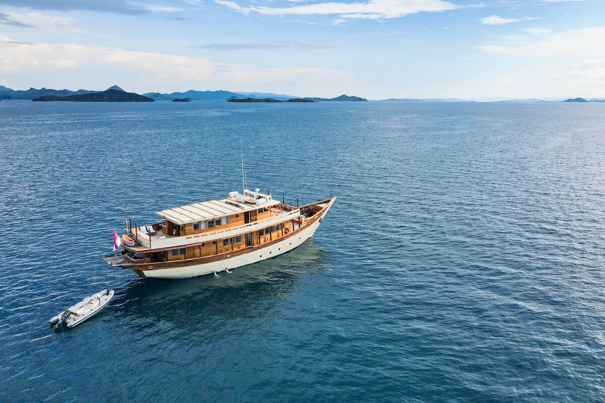 Luxury Yacht Charter Indonesia  Mischief DJI_0139
