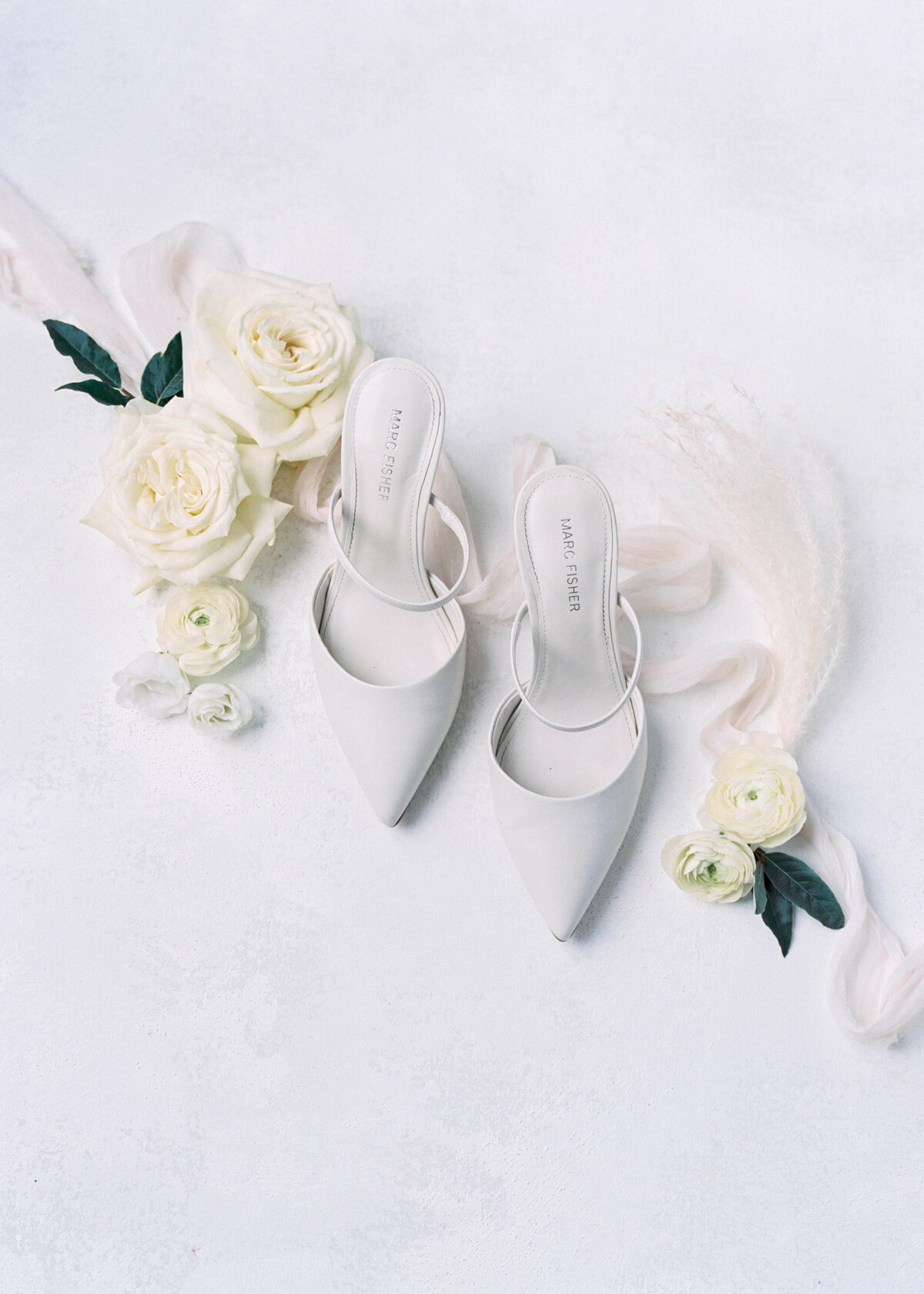 Huntingdon-Valley-Country-Club-Wedding-Bridal-Details_006