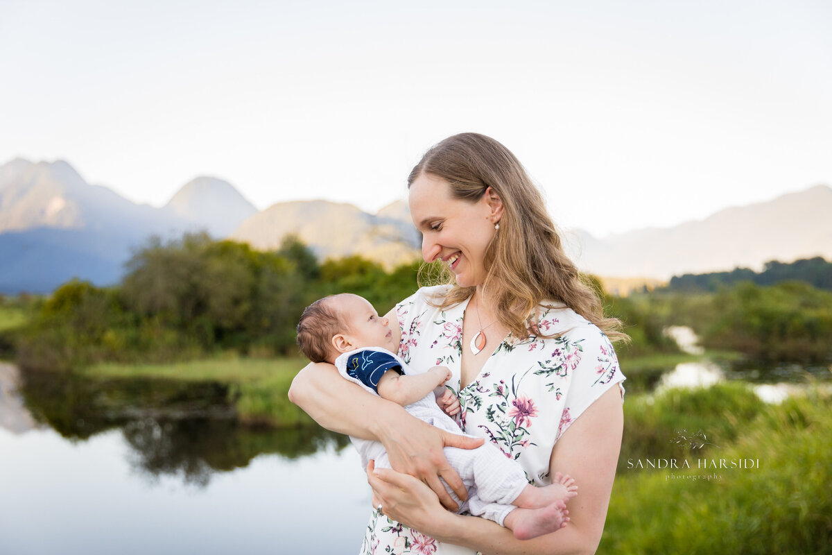 Mom and baby family session in Coquitlam