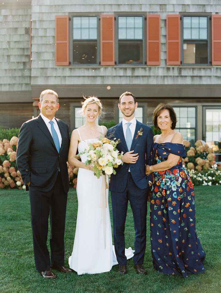 wedding photos with family