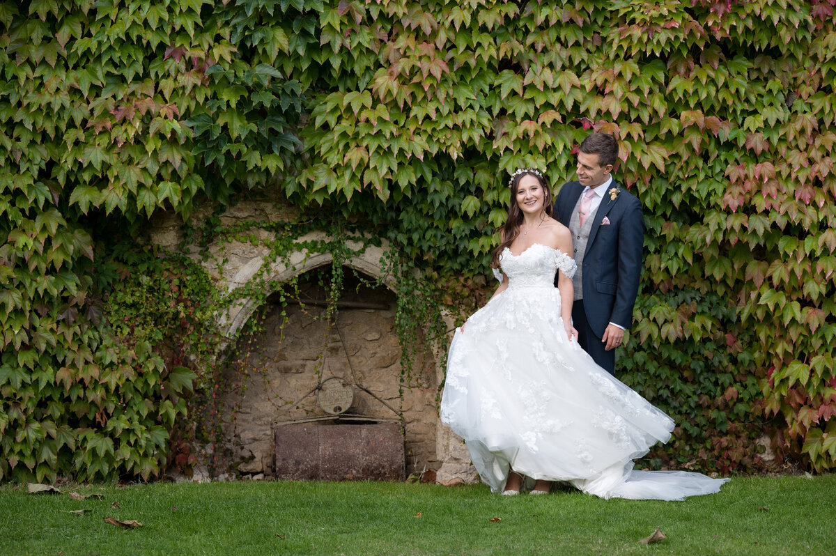 Notley-Abbey-wedding-photography-1032