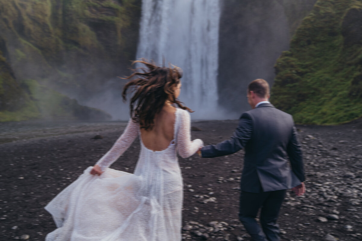 2022-June-Skogafoss-Waterfall-Iceland-Elopement-Photos-Molly-Margaret-Photography-B&W-Grainy-moody-5