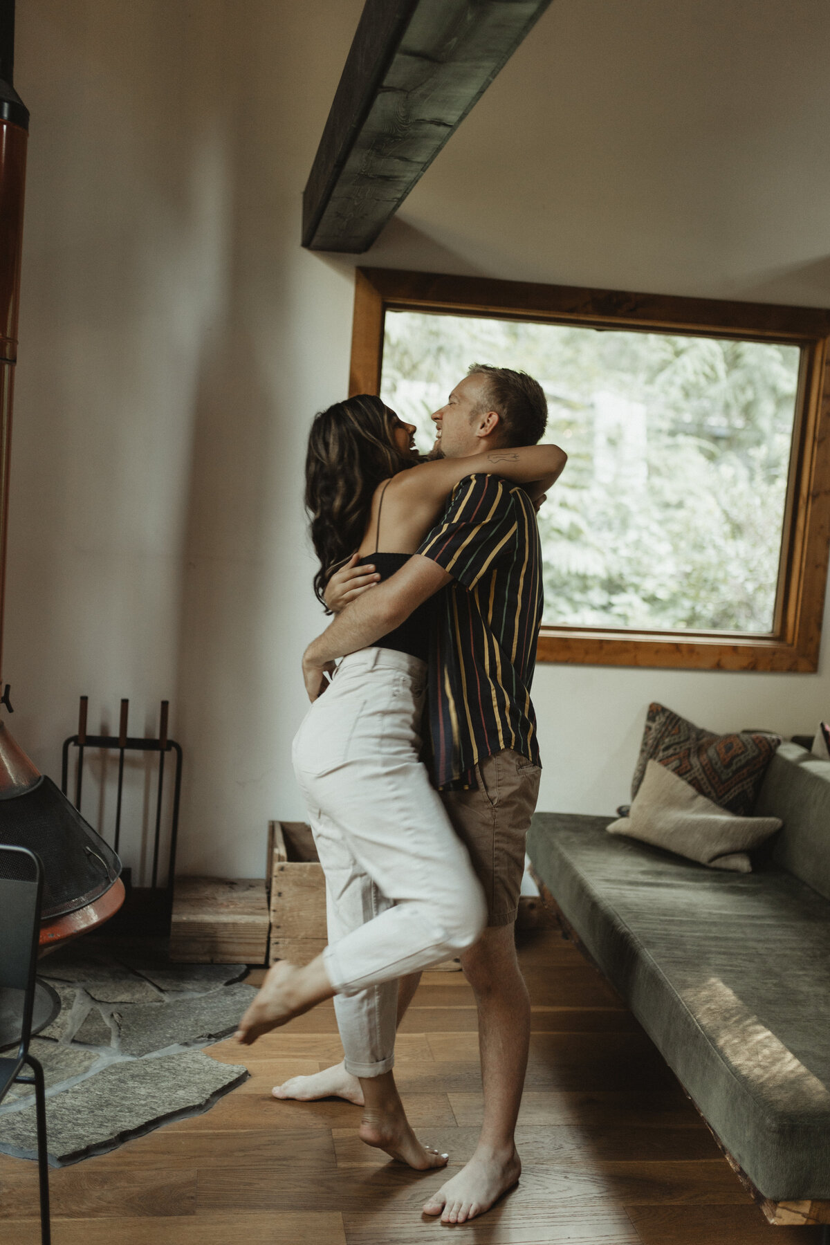 casualcouplesinhomesessionkansascityphotographer-7