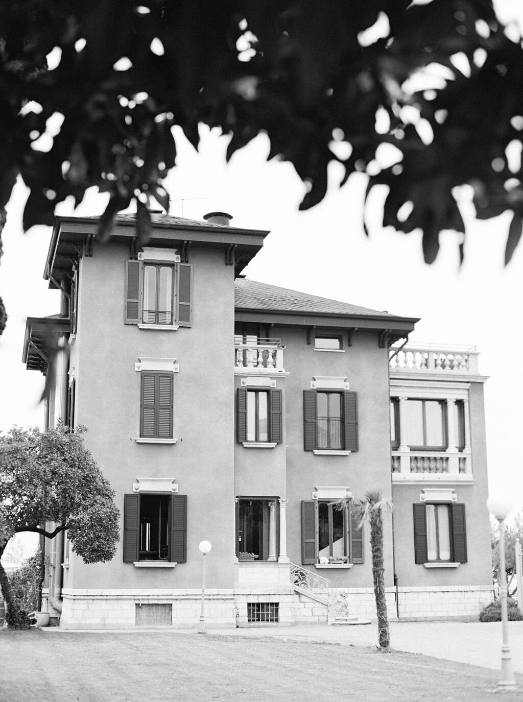 best-italy-wedding-photographer-soft-airy-lake-como-garda-mike-hannah-previews-25