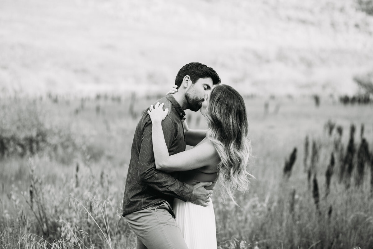 big-hills-springs-engagement-photography-naturally-illustrated (15)
