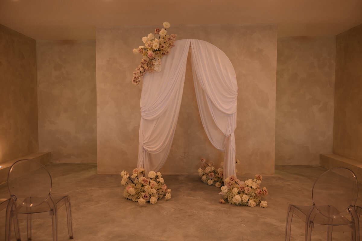 ThatChapelDowntownRomanticCeremony1