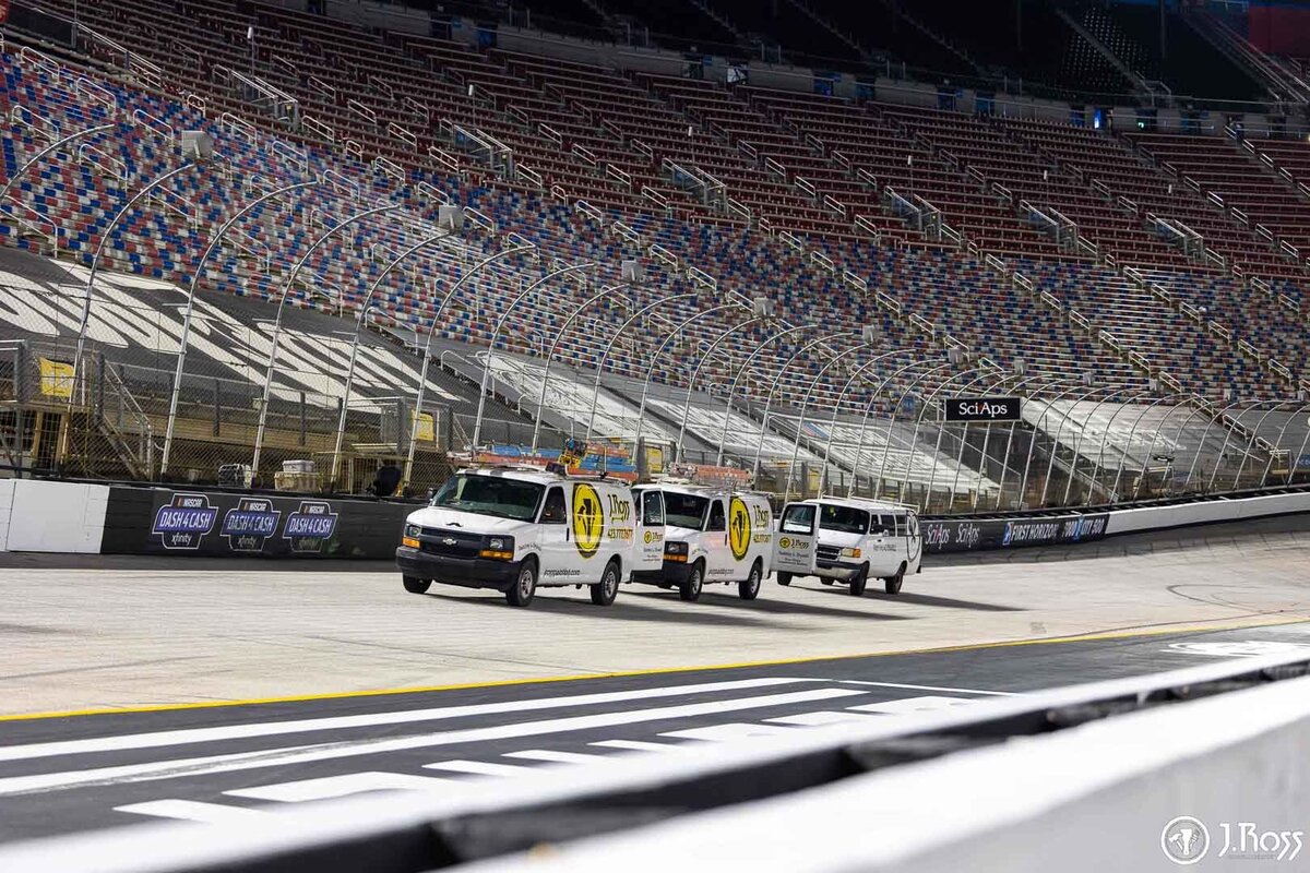 BRISTOL-MOTOR-SPEEDWAY-COMMERCIAL-PAINTING-J.ROSS-11-2