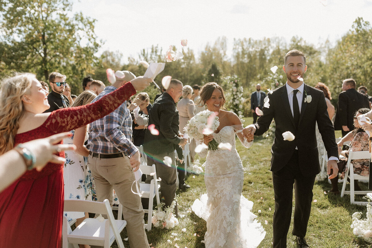 mustard seed gardens indy indianapolis noblesville indiana wedding photographer bellagio florals something blue stylists-46