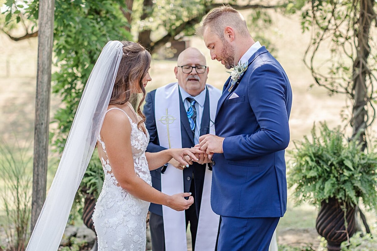 Shady-Elms-Farm-Pittsburgh-blue-green-wedding (71)