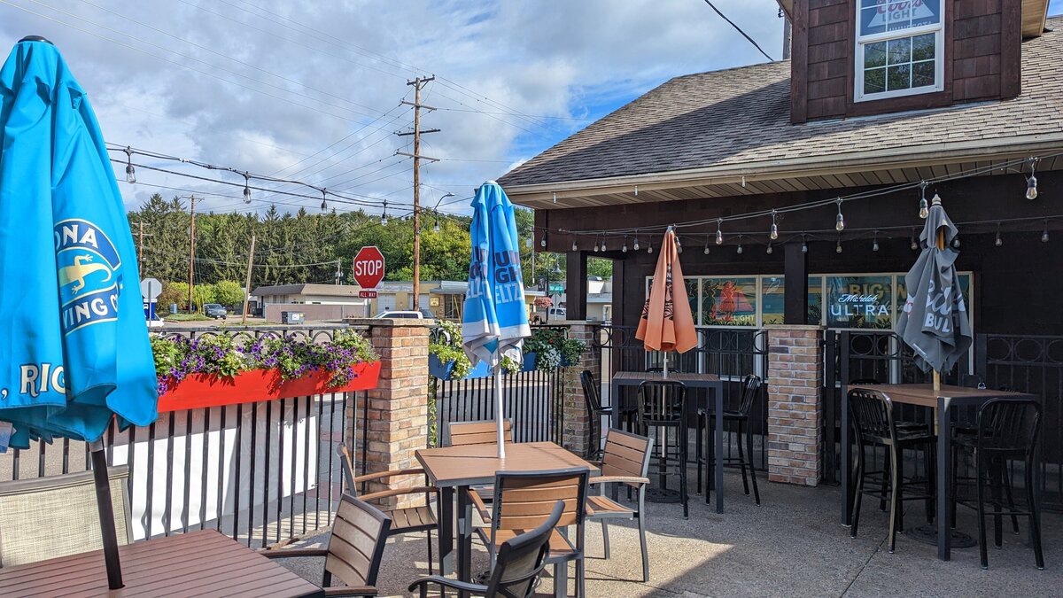The Dugout Bar Mahtomedi | Live Music, Brews & Bites