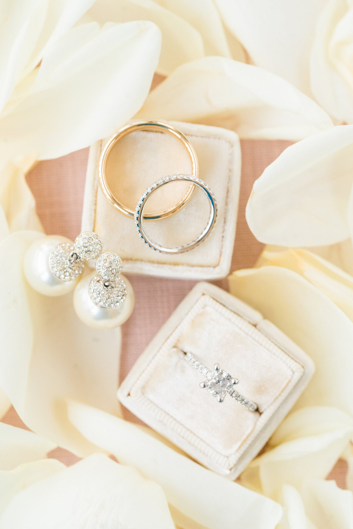 Dana Cubbage Weddings Photography Engagement Photographer Charleston South Carolina Luxury High End Destination Travel Bright Colorful Light Airy Chicago New York Los Angeles Weddings Photo15