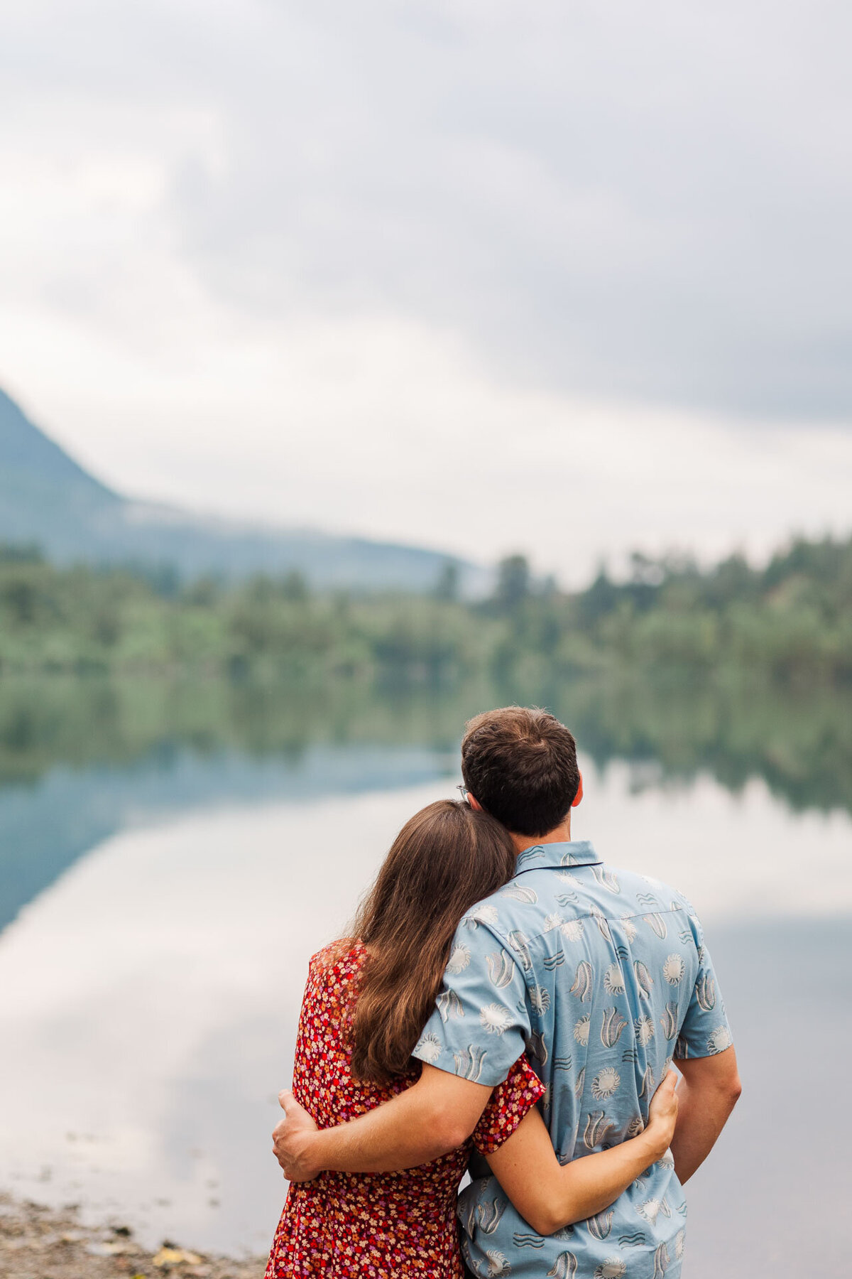 Rattlesnake-Lake-Engagement-Photos-10