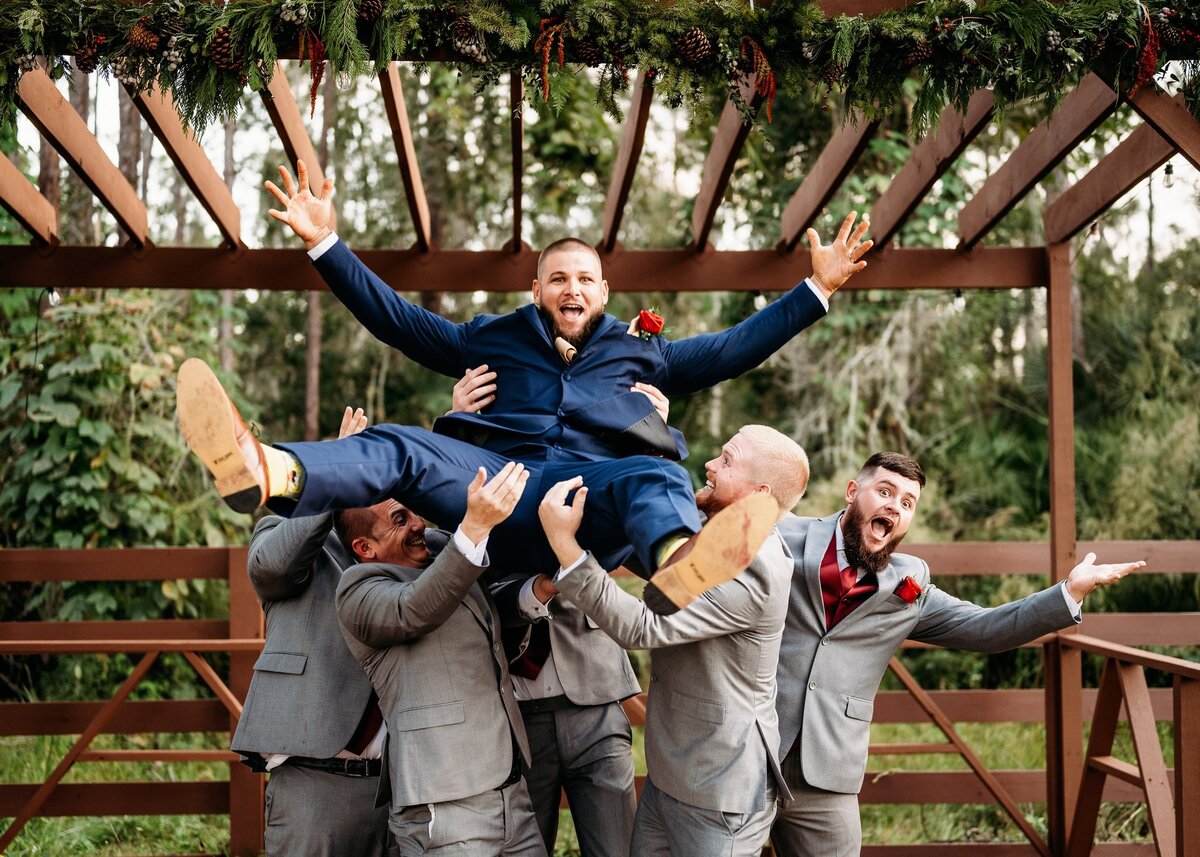 Groomsmen-photos-at wedding
