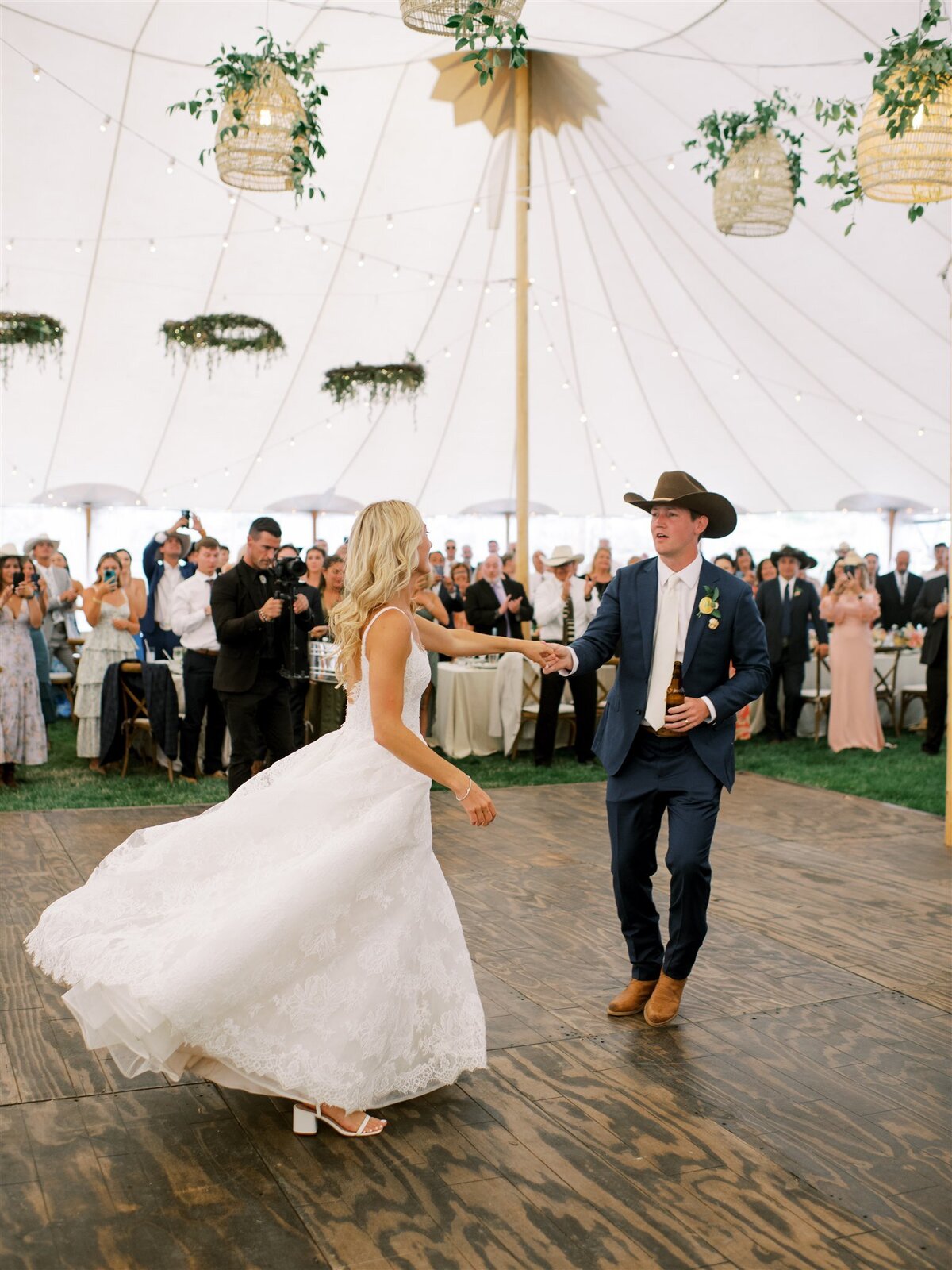 Wyoming-wedding-dancing