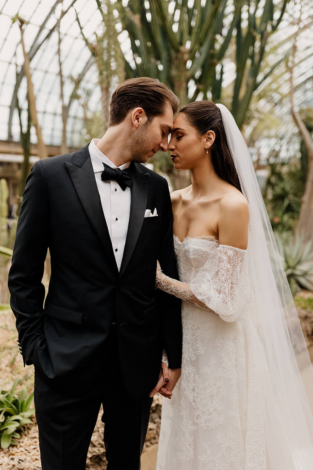 wilman-botanical-gardens-downtown-chicago-wedding-modern-011