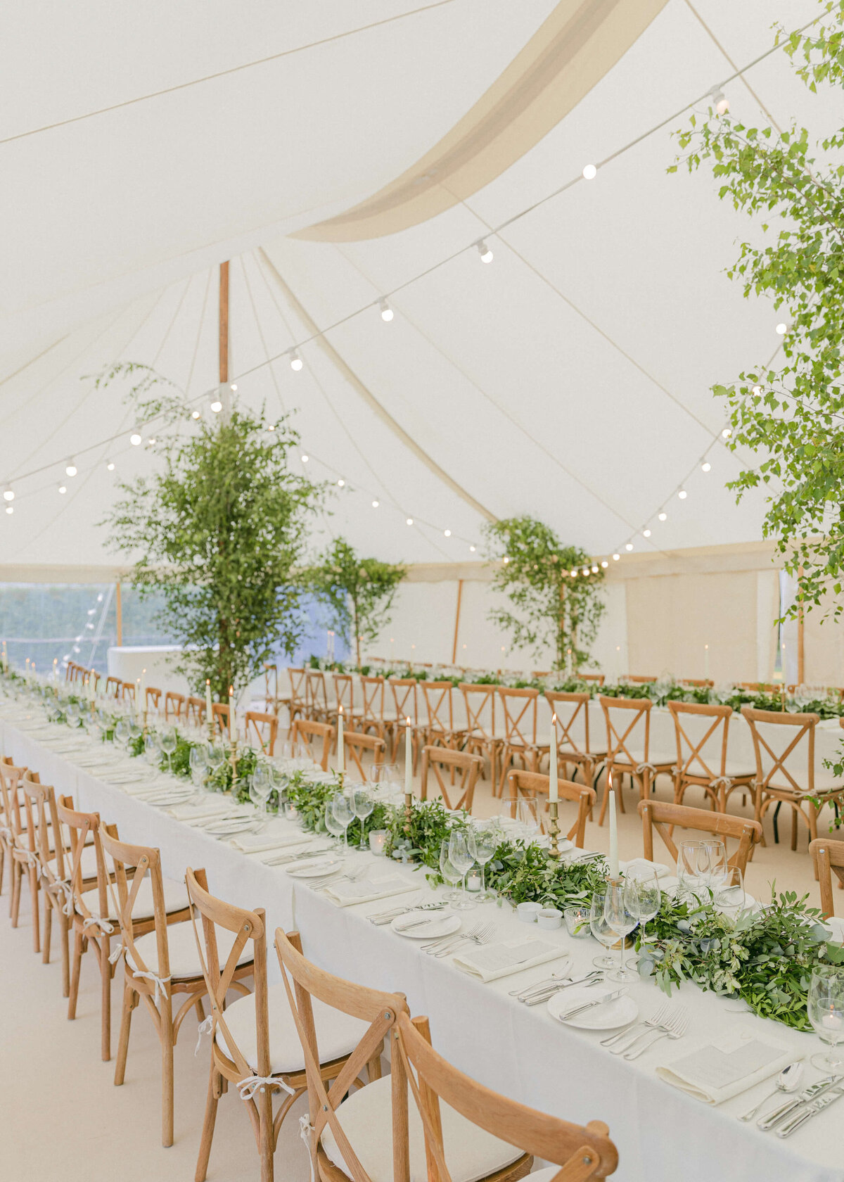 chloe-winstanley-weddings-sail-peg-sperry-sailcloth-tent-tablescape