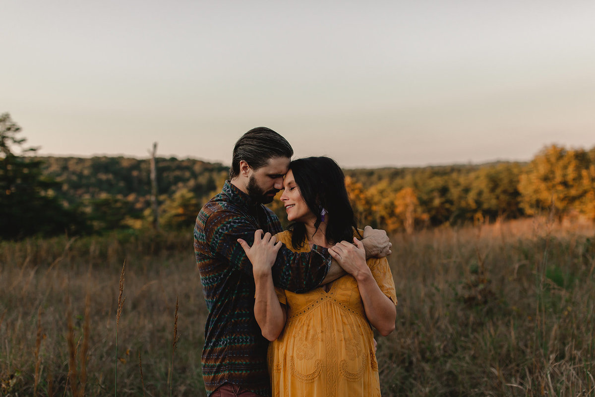 11_Outdoor-Maternity-Boho-Open-Field-Summer-Sunset_Couple