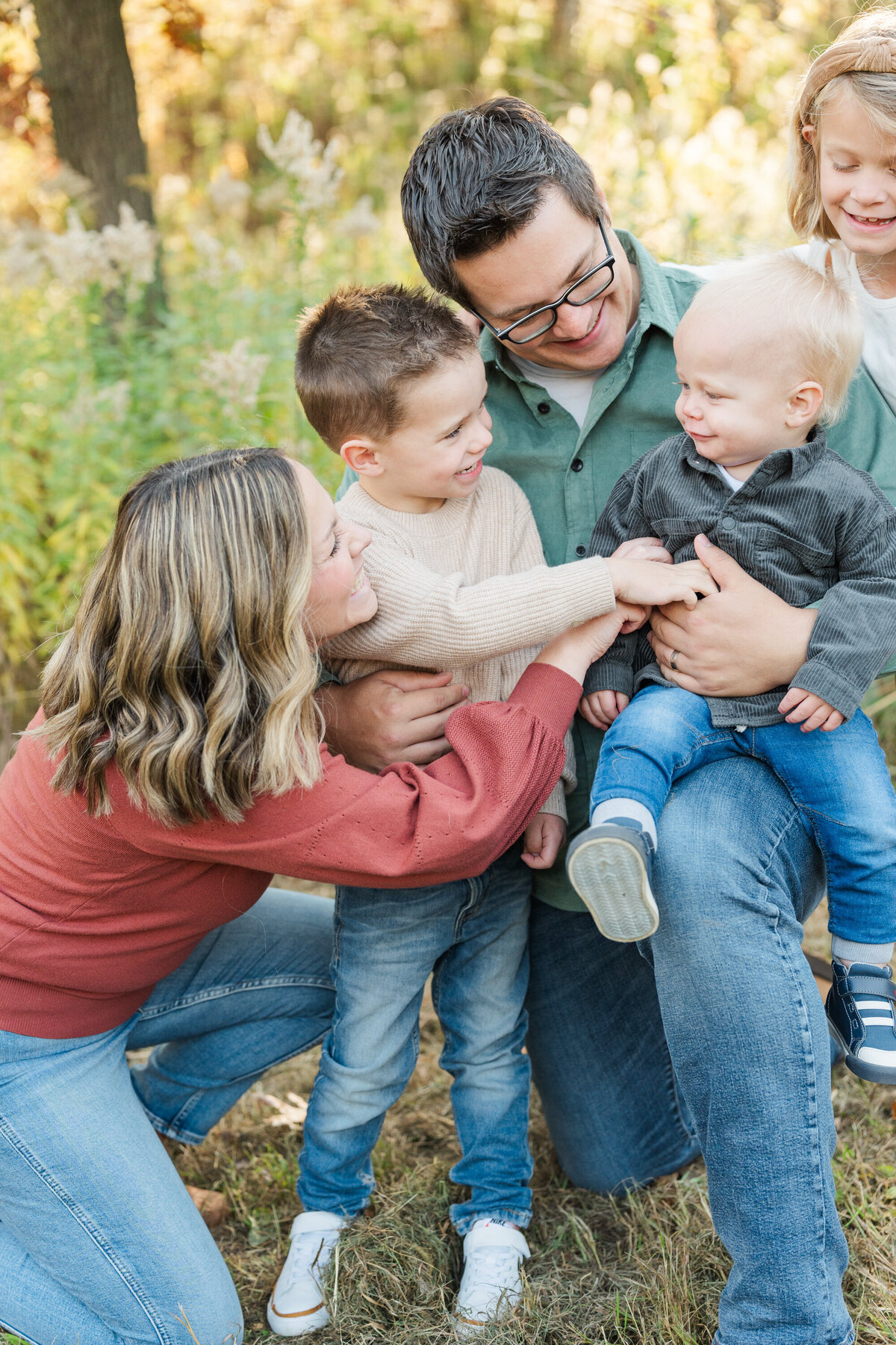 Minnesota family laughing during session