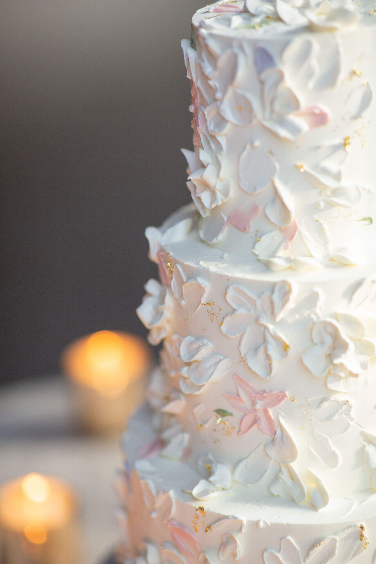 close up of palette knife detail on wedding cake