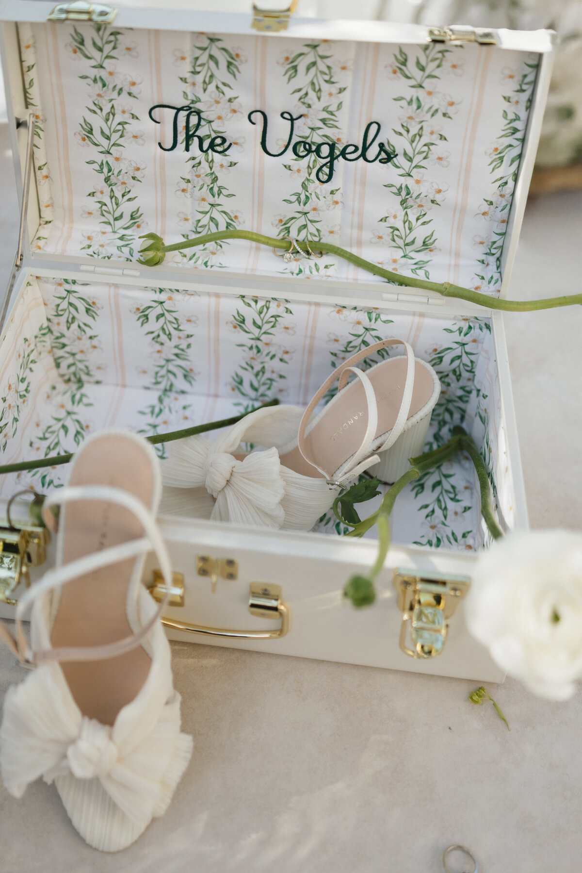 Palm Beach Jupiter Vero Beach wedding planner wedding design wedding coordination Florida wedding full service wedding planner full service wedding management South Florida wedding colorful wedding design partial wedding johns island 2