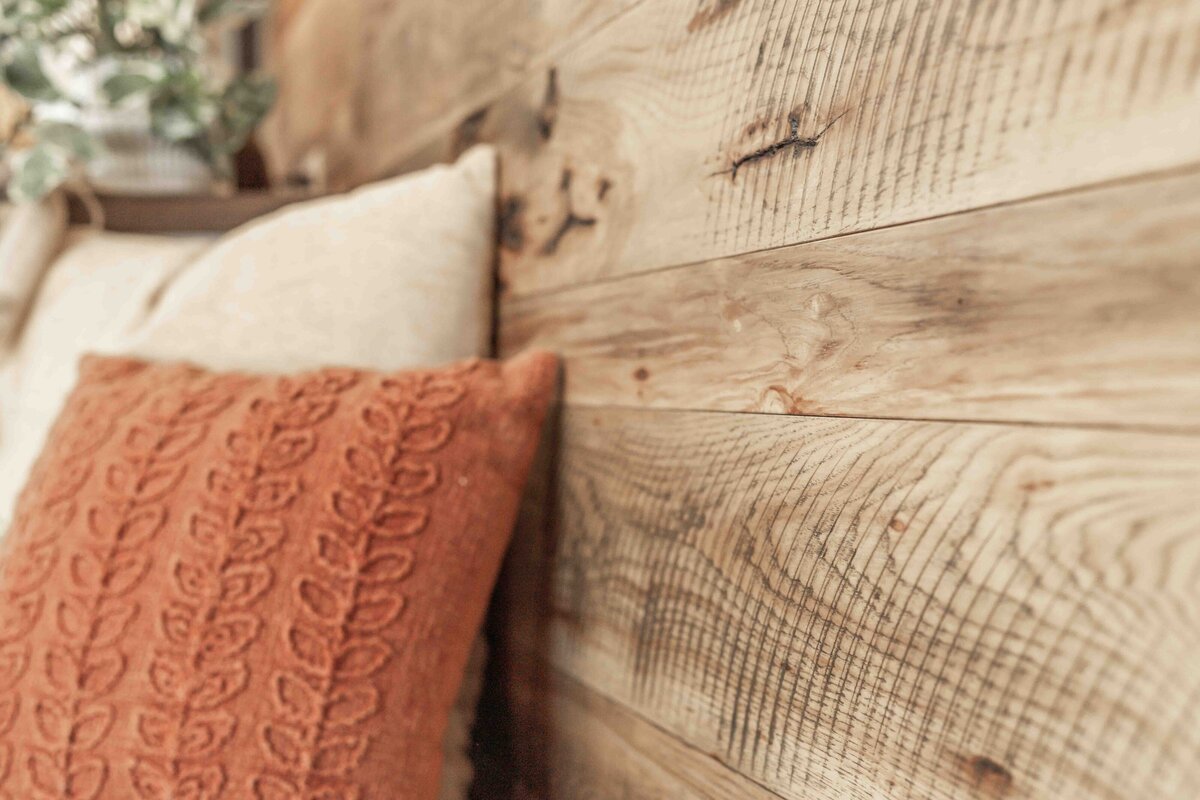 couch cushions and woodgrain texture