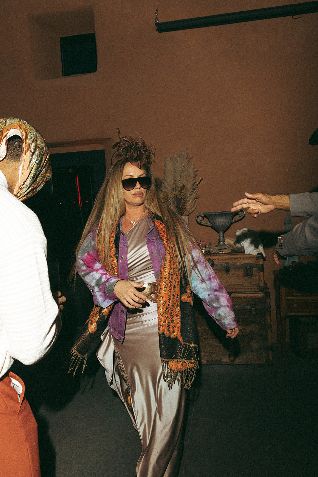 Faye-Fern-Creative-GoldenVibesPhoto-Sacred-Sands-Joshua-Tree-Wedding-Richie-James-Clara-Critchfield-Dance-Party-20