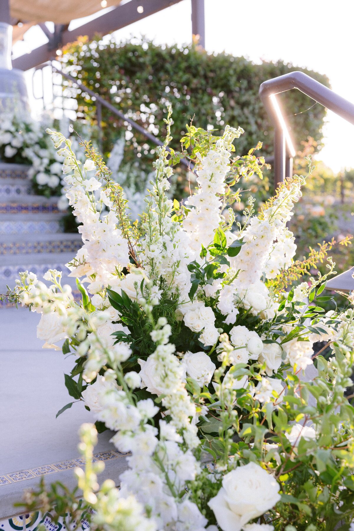 ground arrangement, linear flowers, white flowers