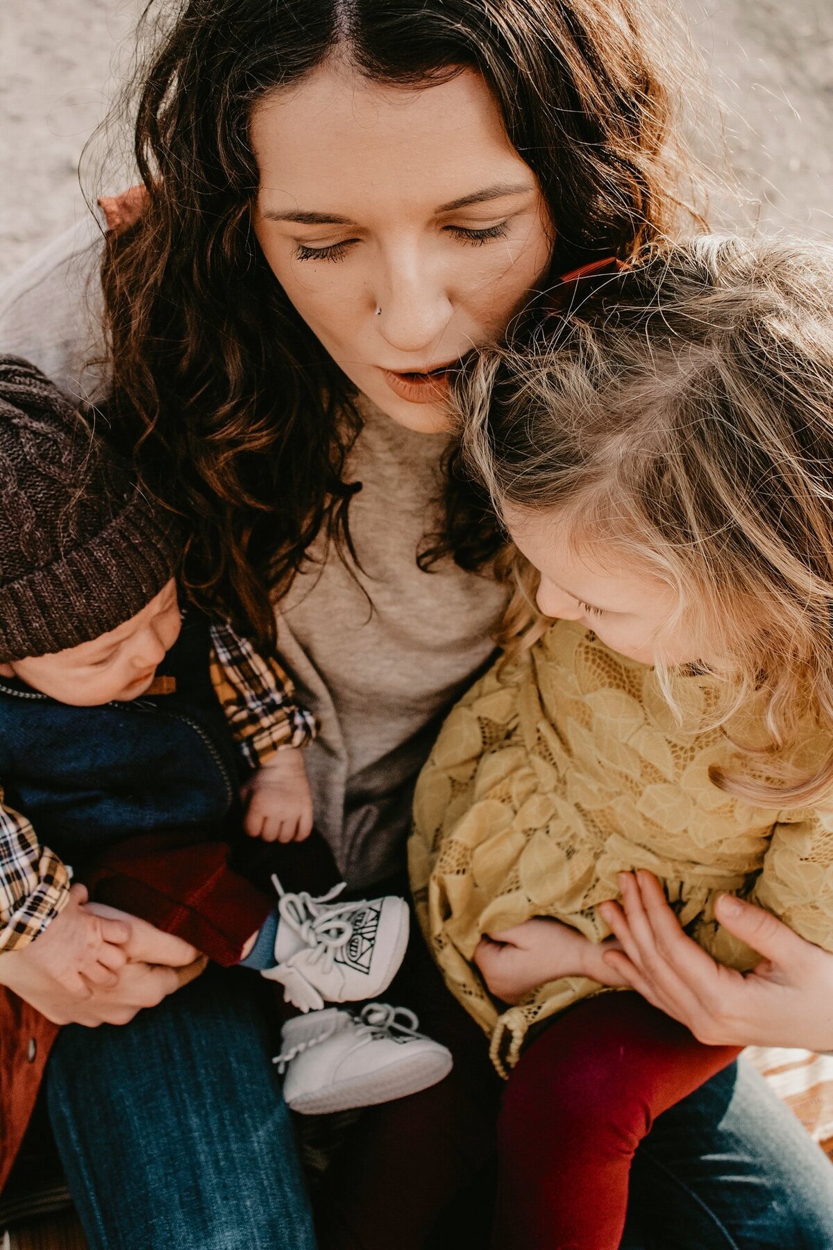 candid-moments-with-kids-in-des-moines-family-session-storyteller-collective-photo-co