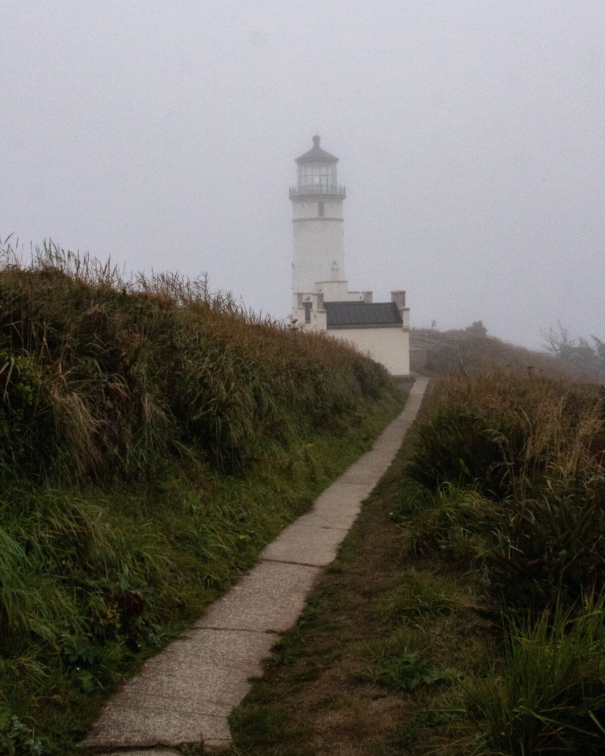 Lighthouse-fog-north-head-washington-coast