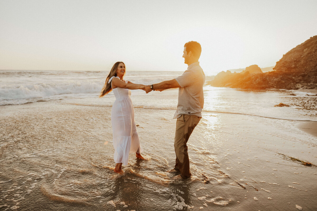 playful-intimate-couple-poses-photoshoot