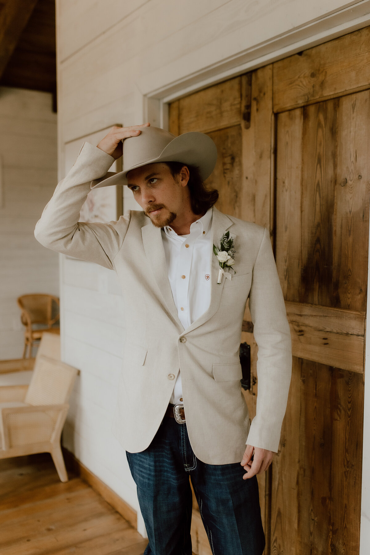 Romantic wedding at Hummingbird Hill in College Station, Texas photographed by Lauren Ashleigh.