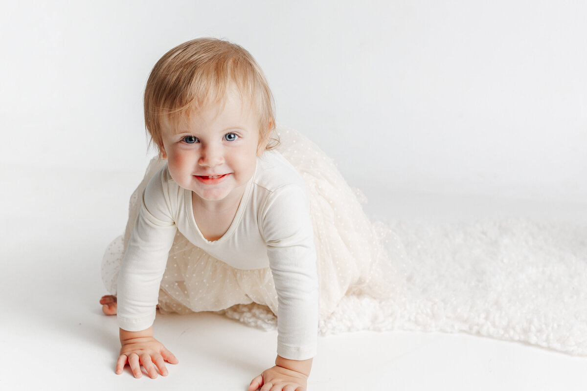 Chelsey-Kae-Photography-Guelph-Cake-Smash-Milestone-Session-2907