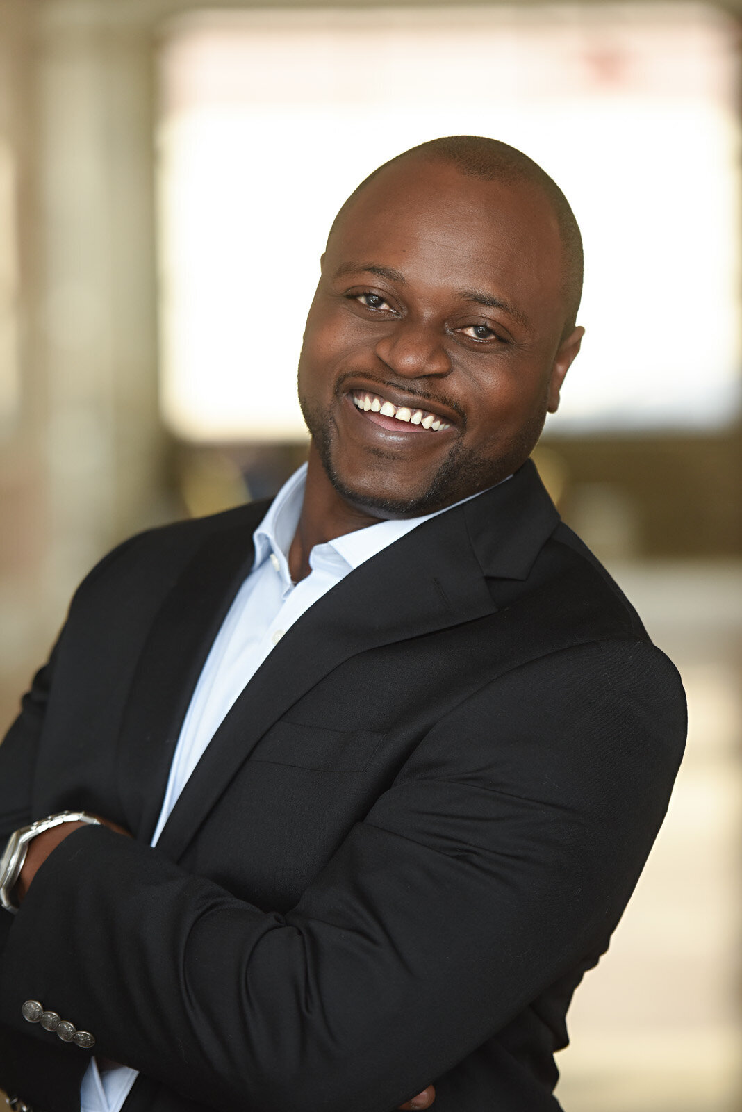 Professional Headshot Photographer in Minneapolis Captures Confident Businessman-05