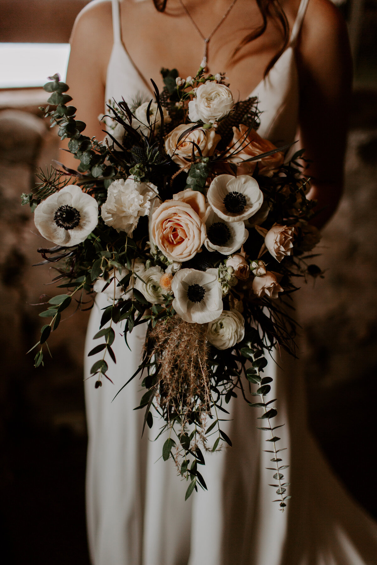 Moody_Winter_bouquet_Enchanted_Barn_Wisconsin_Skyler_and_Vhan