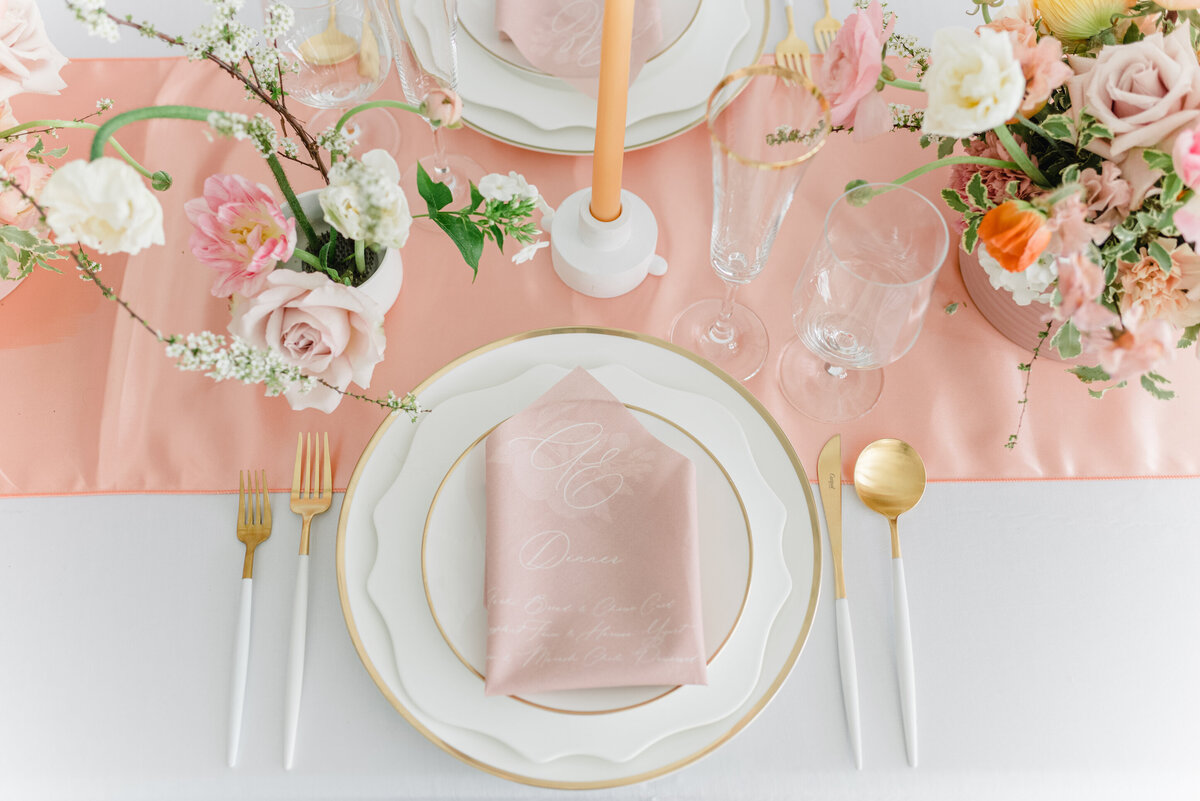 floral-and-field-design-bespoke-wedding-floral-styling-calgary-alberta-peach-kiss-editorial-tablescape-33