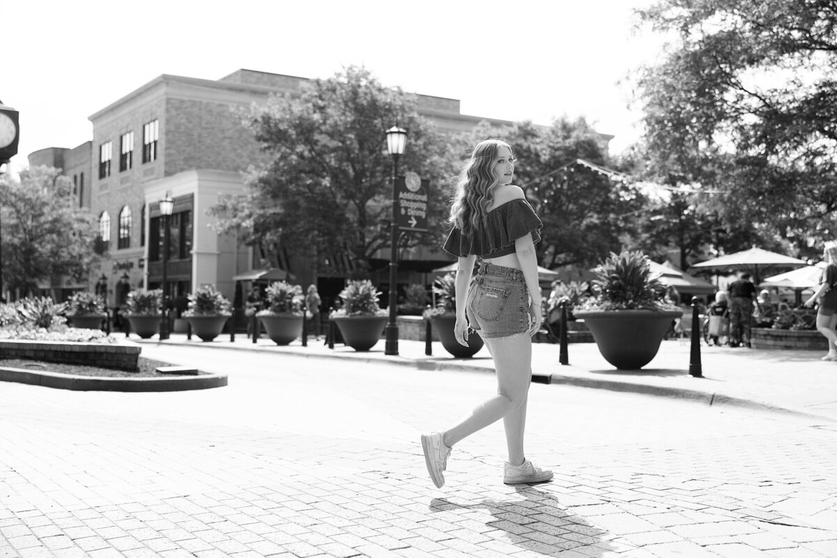 62023_48_BW