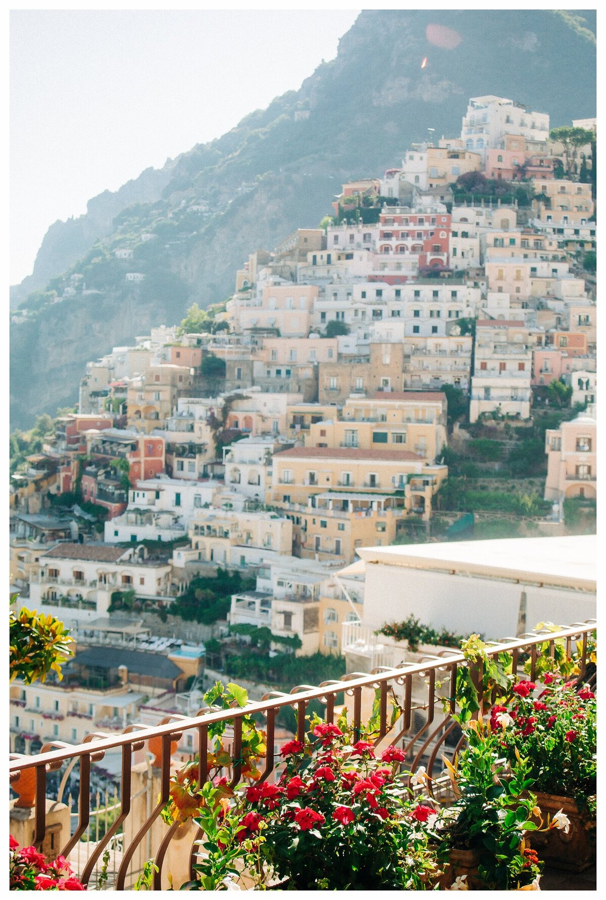 Positano-Amalfi-Coast-Vintage-Car-Vespa-Photographer-Couple_0127