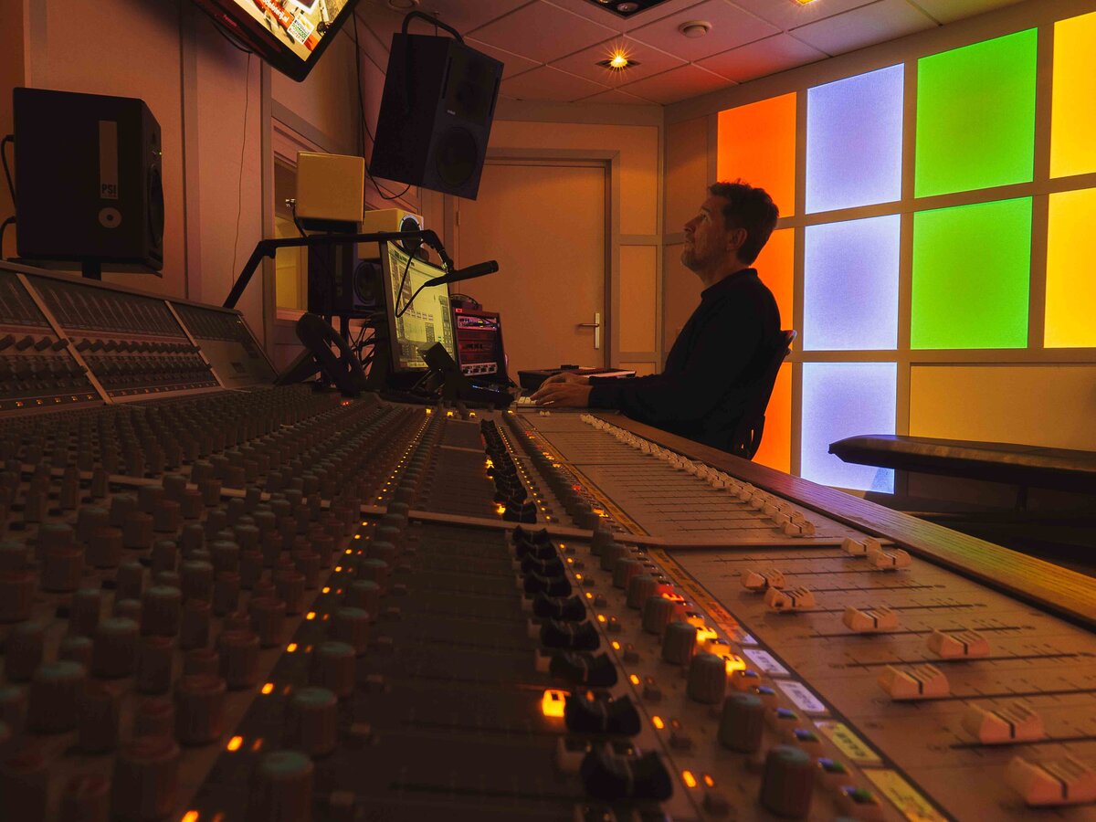 Earforce-Geluidsstudio-Amsterdam-Audio-Post-Voiceover-Geluidsproducties-muziek-podcast-webinar-studio-4-reinder-van-zalk