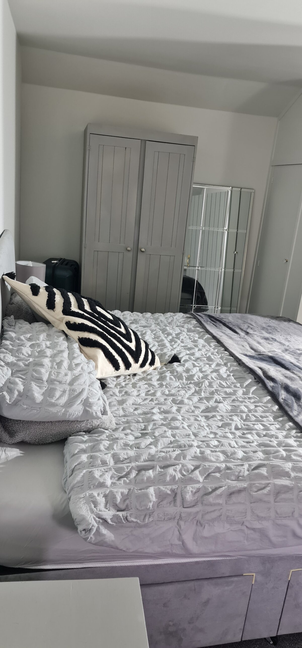 curlew_thin_bedroom_006