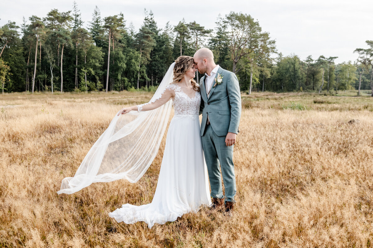 Country bruiloft, boerderij bruiloft, trouwen in Friesland, bruidsfotograaf, trouwfotograaf (59)