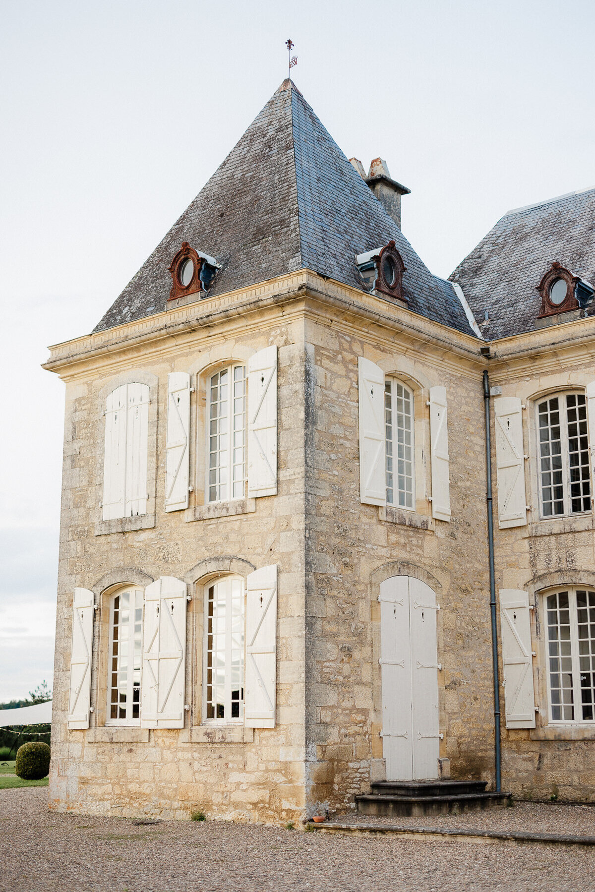 Modern_Chic_Chateau_Valouze_Destination_Wedding_Photographer-100
