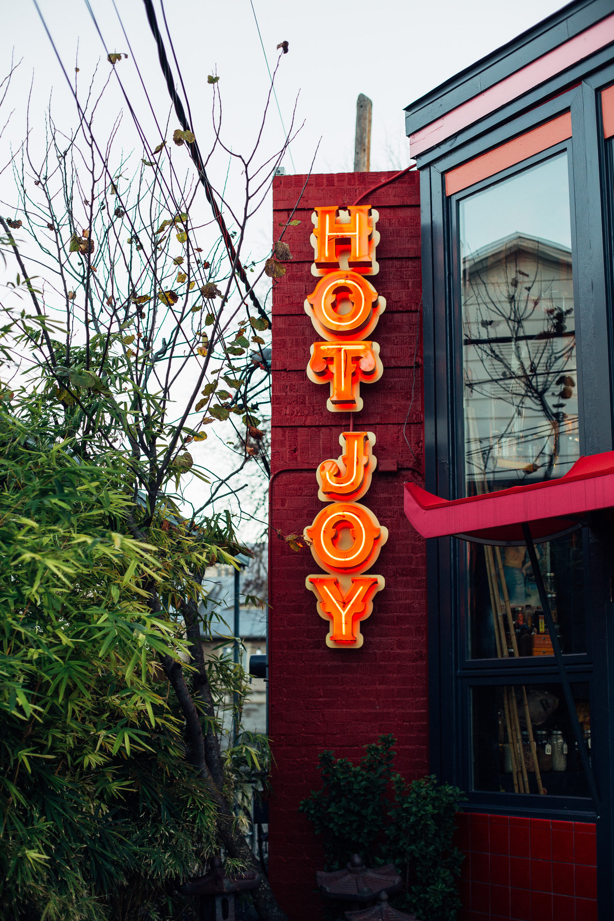 Hot Joy restaurant neon sign