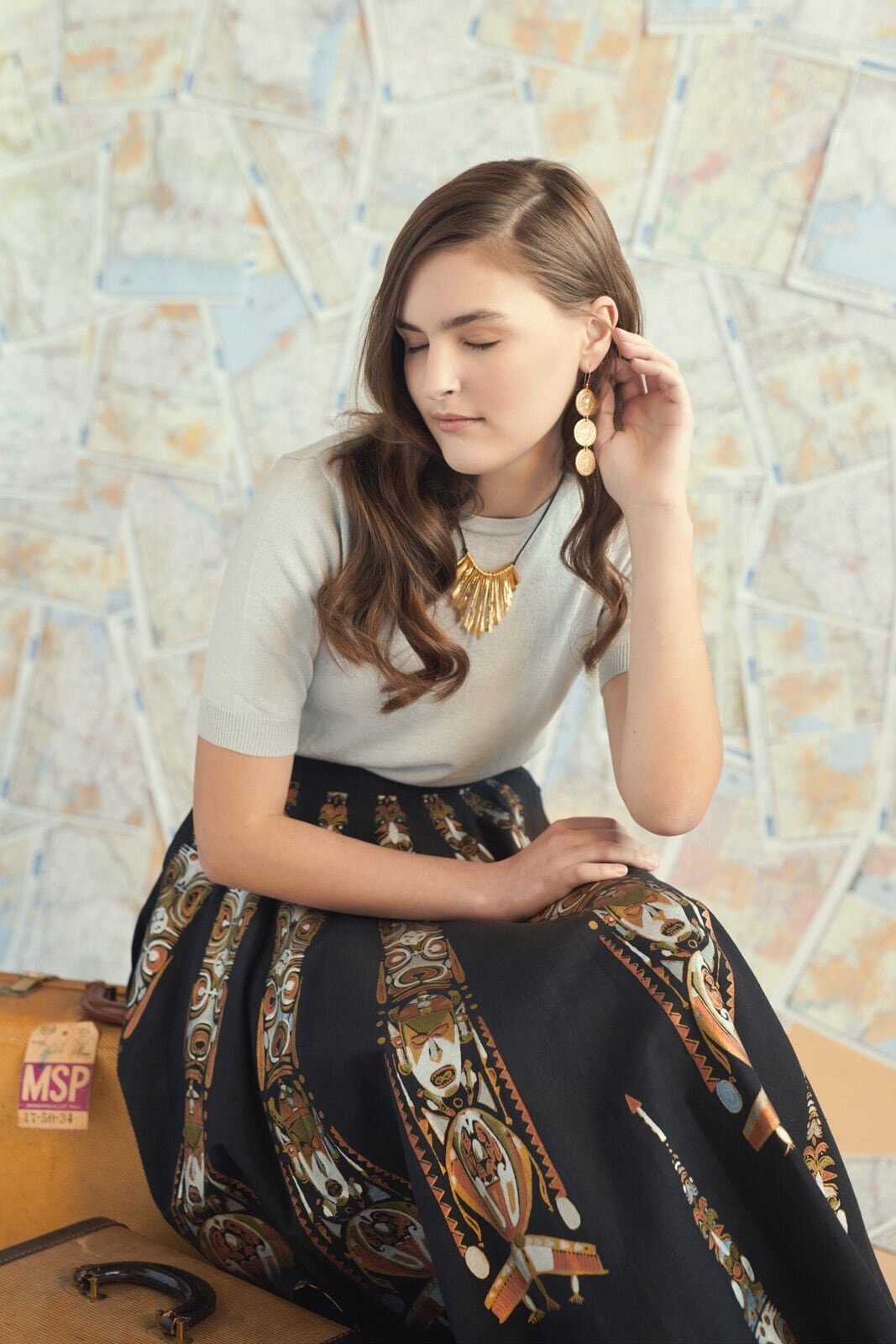 Elegant Senior Picture Photographer Portrait With Artistic Background Setting-25