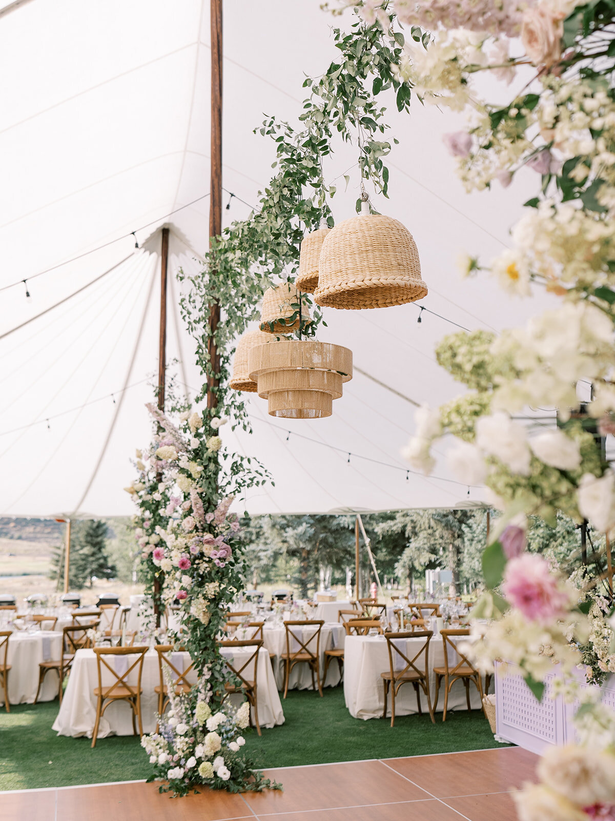 snowmass-club-tented-wedding-decor